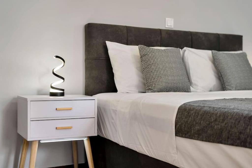 Artemis Modern Apartment Афины Экстерьер фото